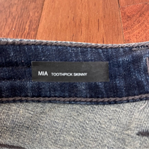 SALE! NWOT KUT from the Cloth MIA Toothpick Skinny Distressed Jeans. Size: 8. - Picture 4 of 14